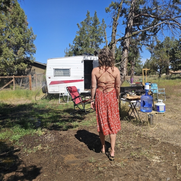 Sweet pea red dress. Past the knees for the nuns - Picture 5 of 6